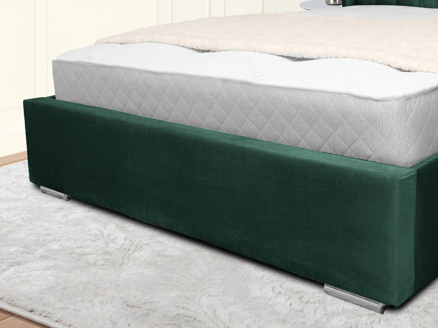 Middleton Winged Upholstered Bed