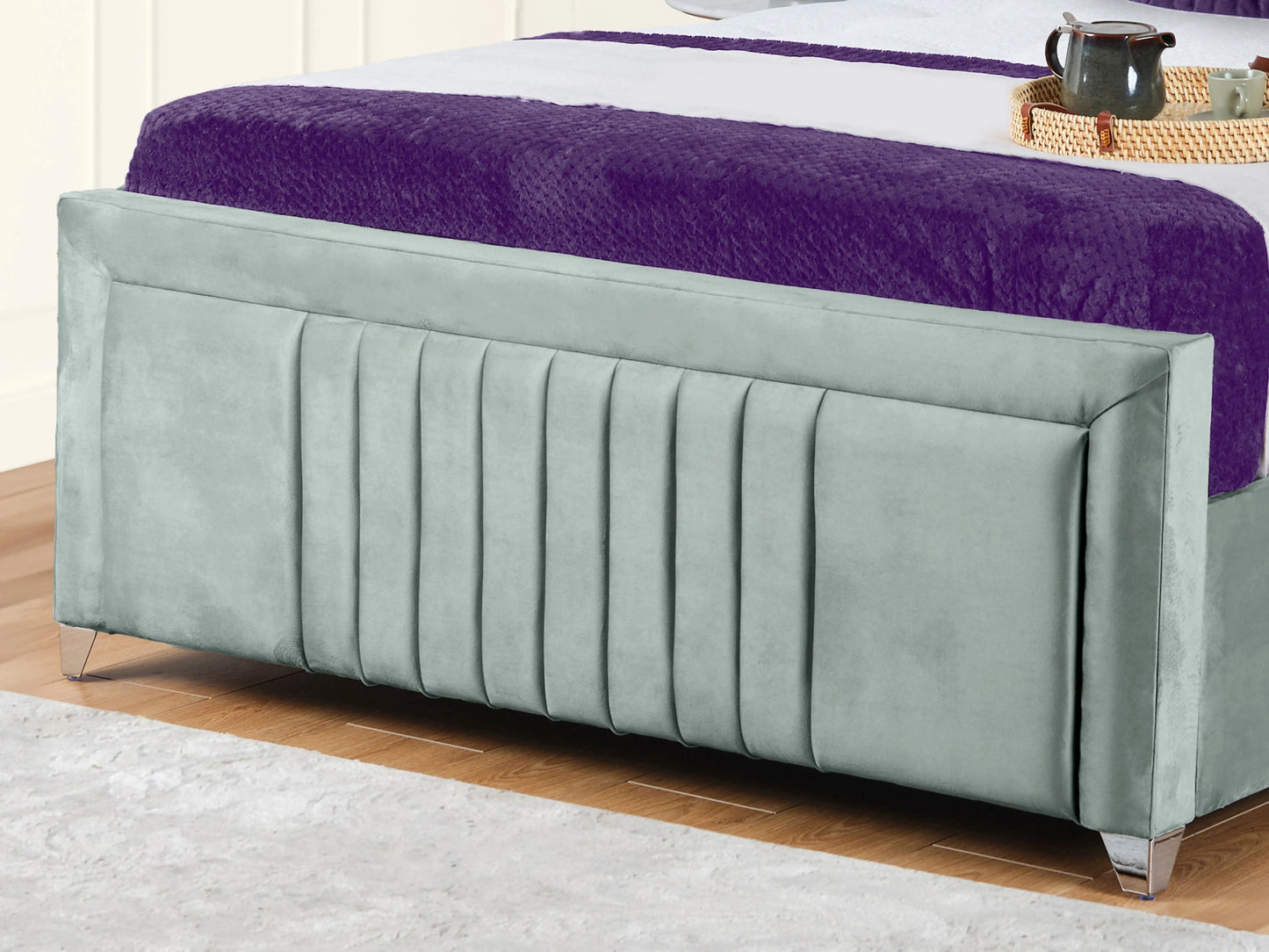 Cannas upholstered bed