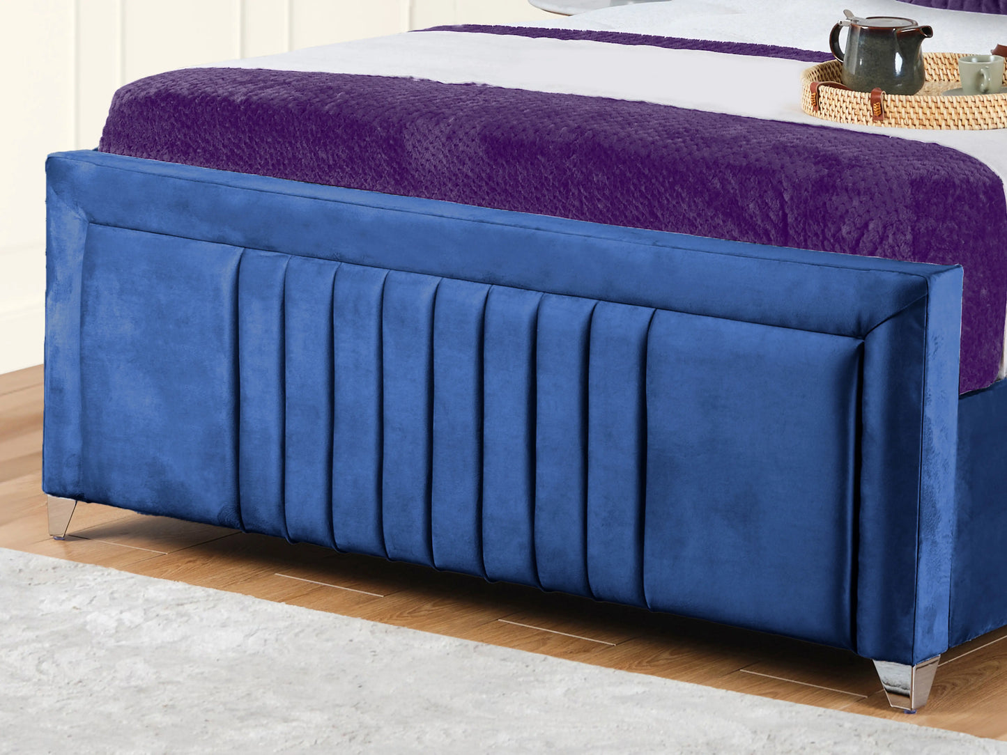 Cannas upholstered bed