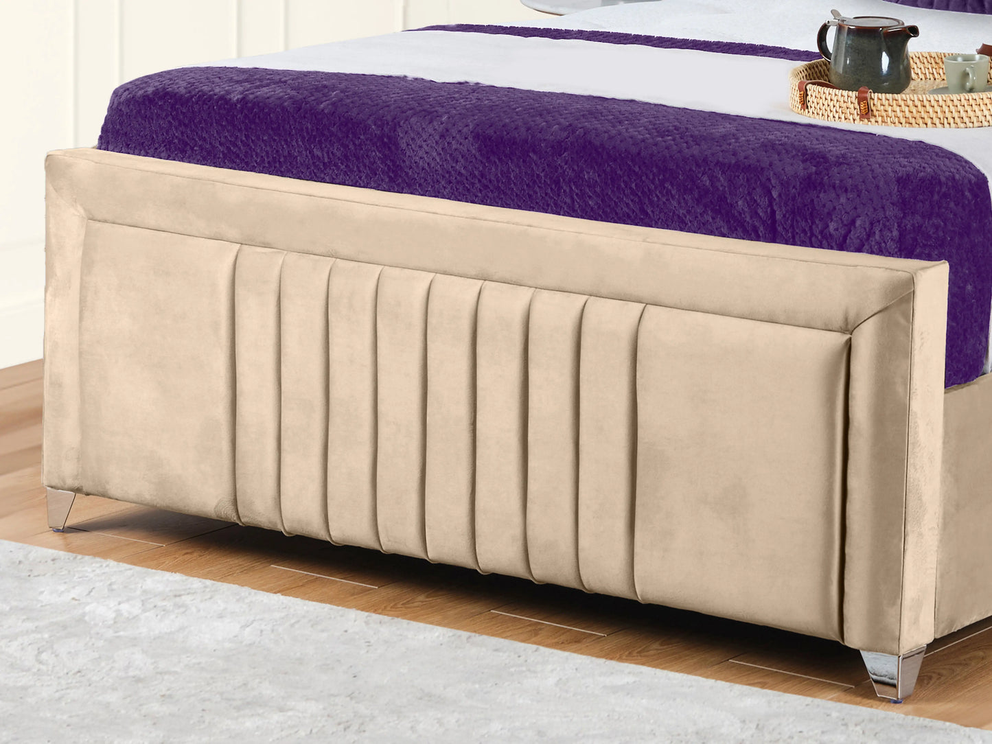 Cannas upholstered bed