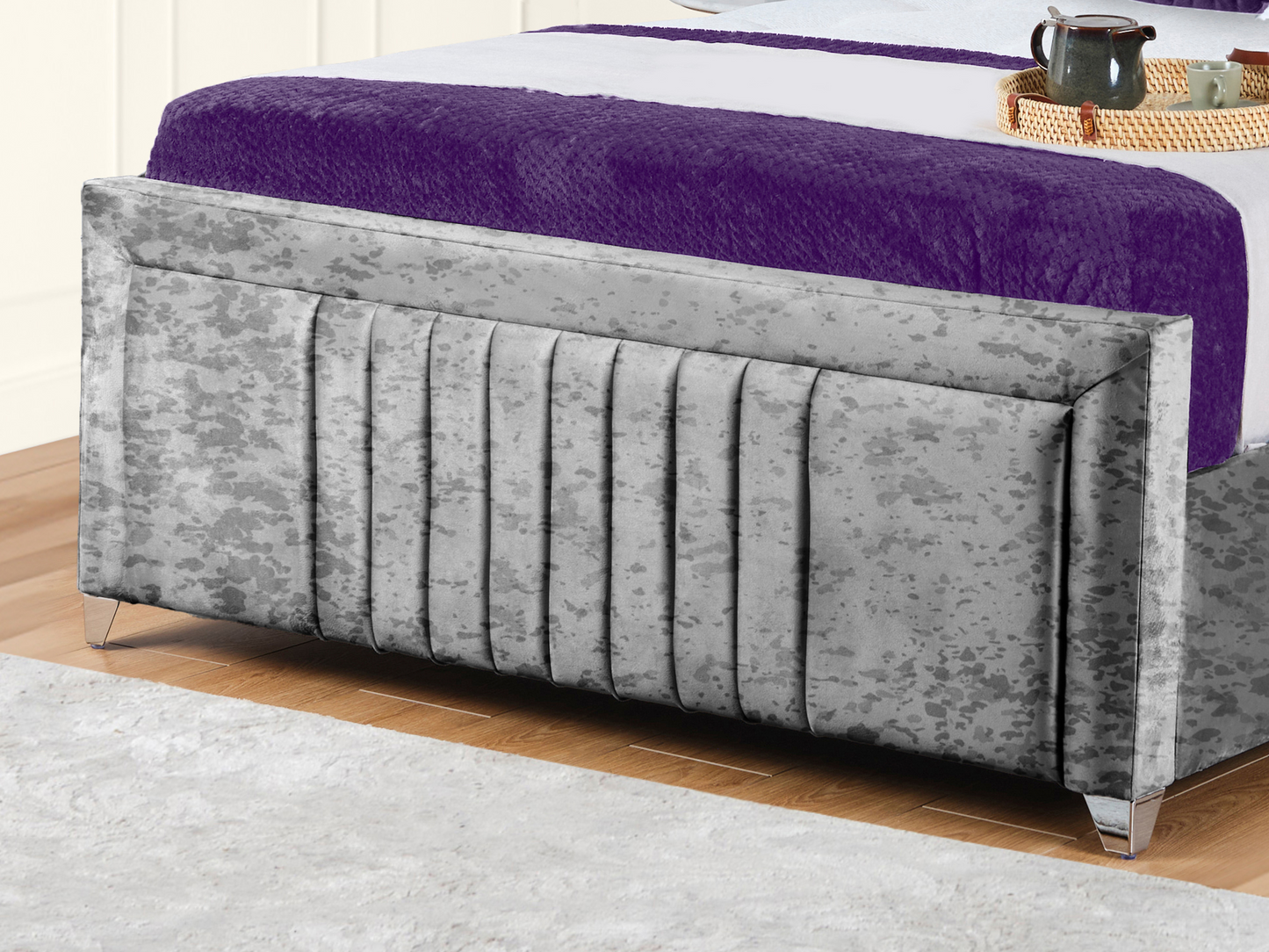 Cannas upholstered bed
