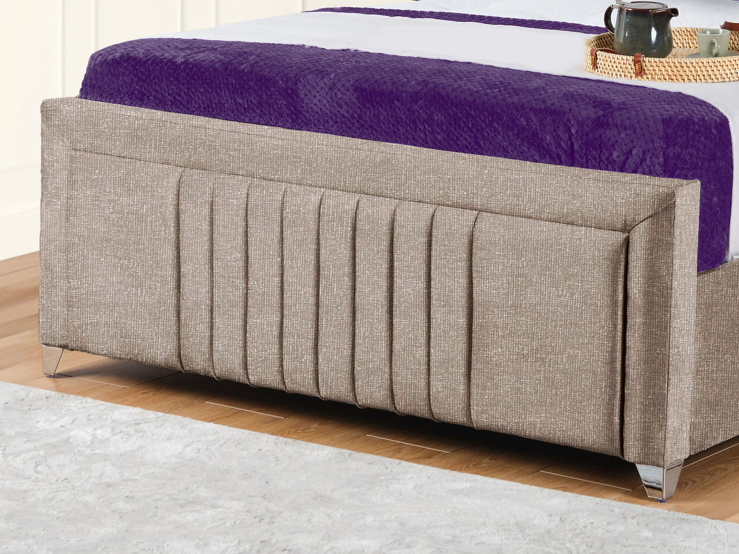 Cannas upholstered bed