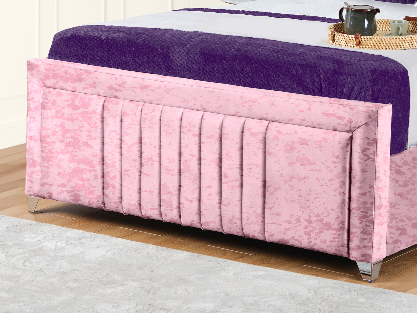 Cannas upholstered bed
