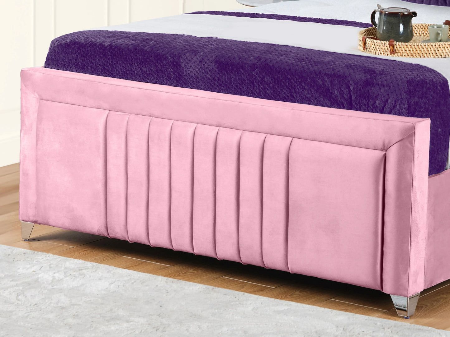 Cannas upholstered bed