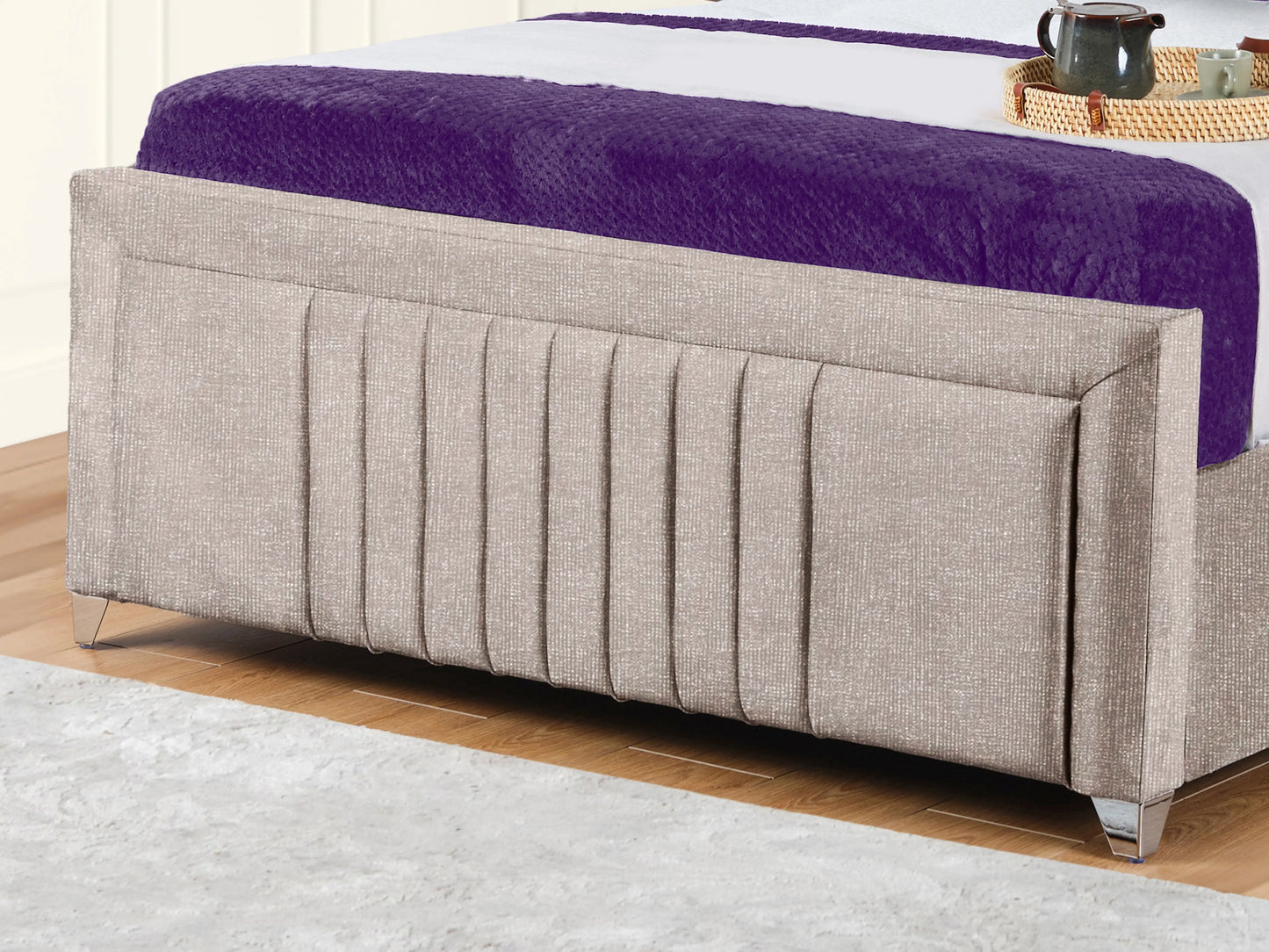Cannas upholstered bed