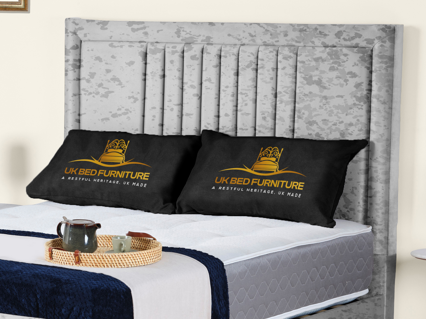Cannas upholstered bed