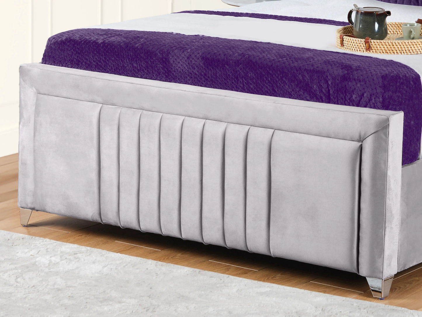 Cannas upholstered bed