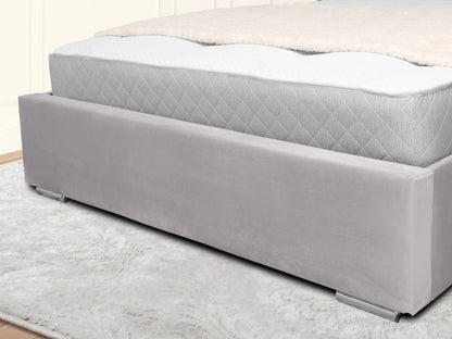 Middleton Winged Upholstered Bed
