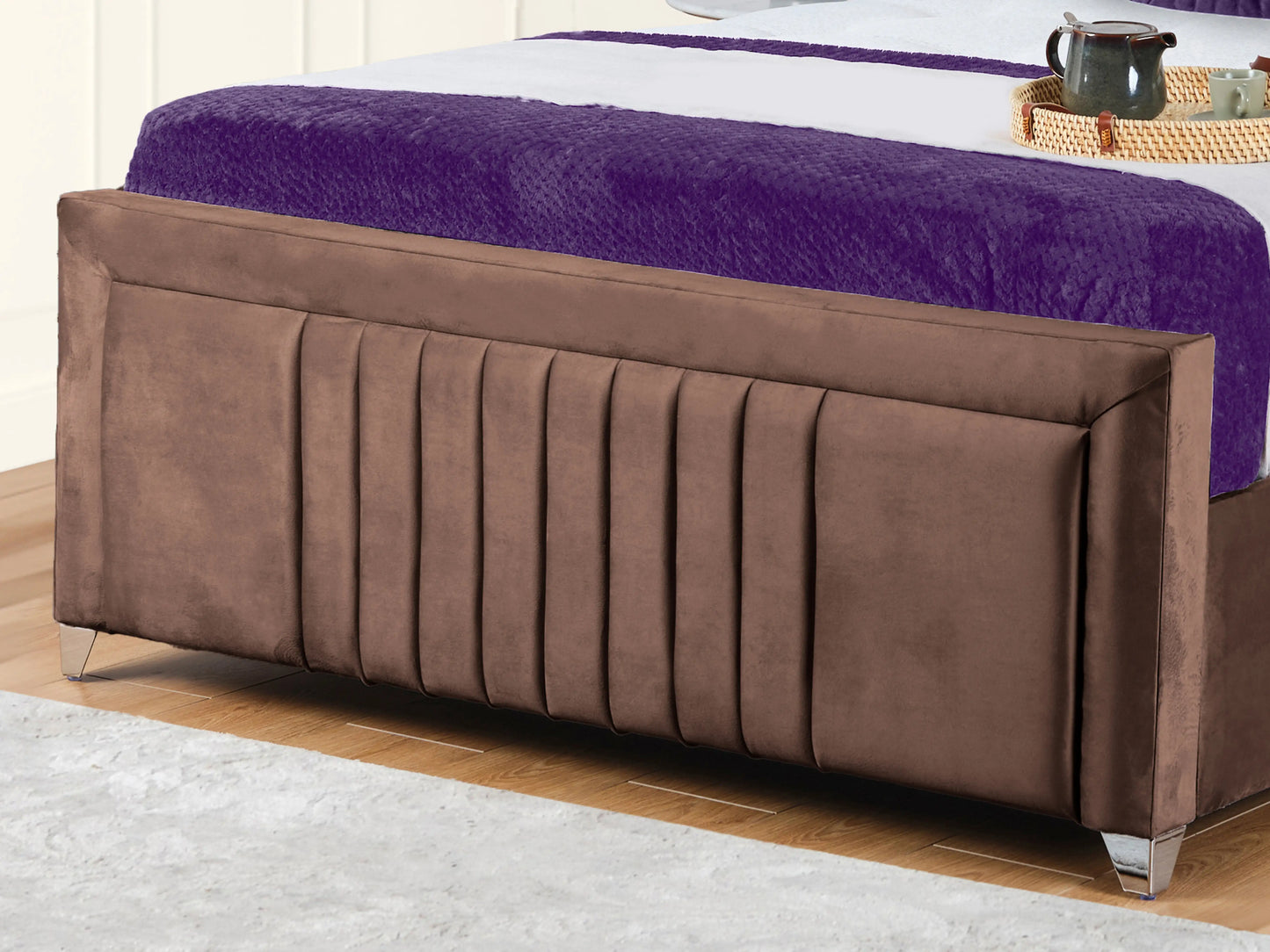 Cannas upholstered bed
