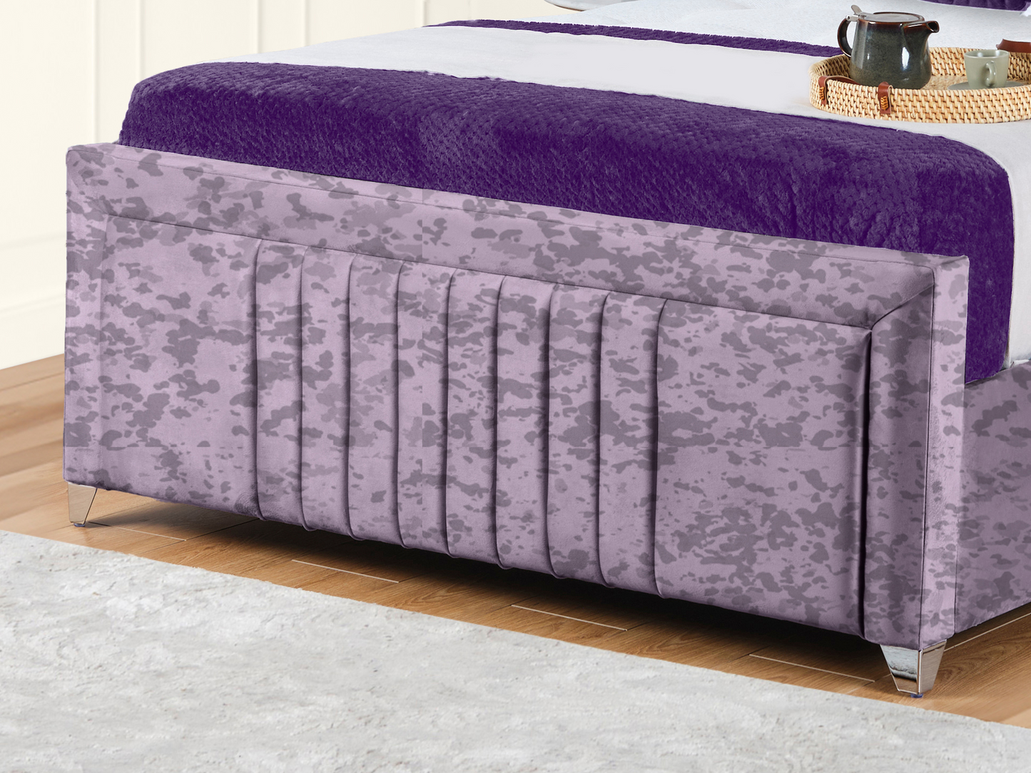 Cannas upholstered bed